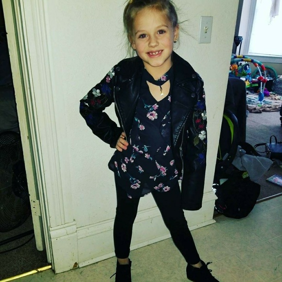 Meet your posher, Kelsey - Picture 5 of 7